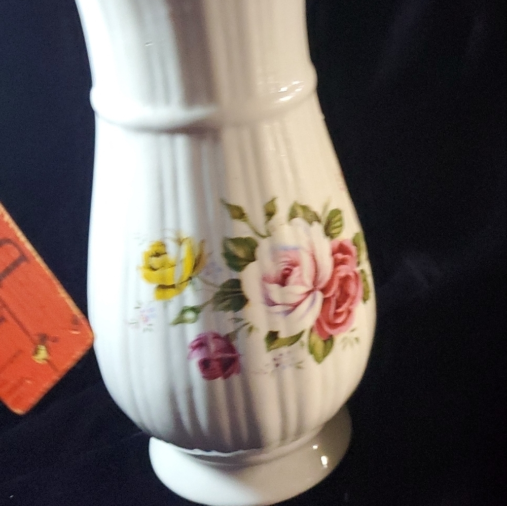 Porcelain Vase - Picture 10 of 12